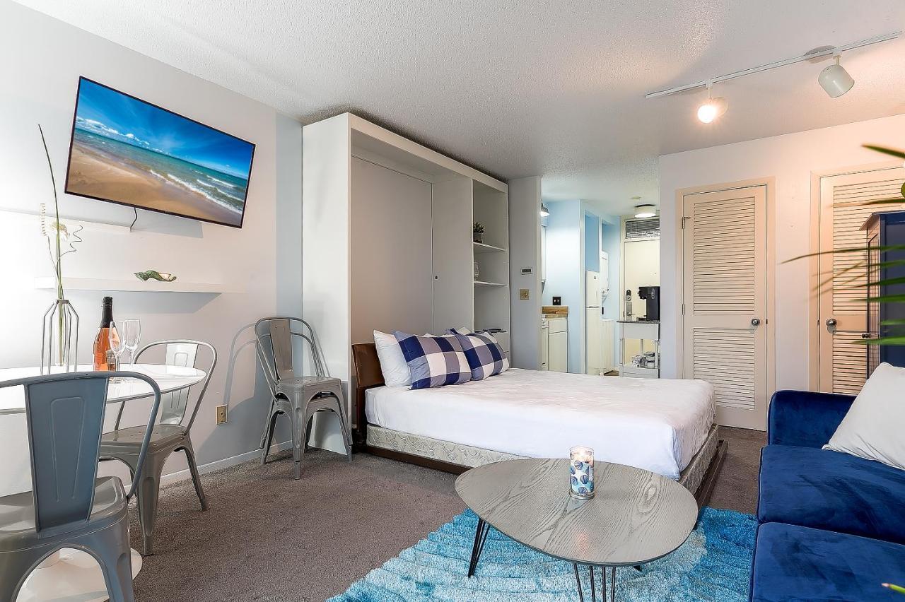 Beautiful Lake View Studio Condo At The Shores Traverse City Exterior foto
